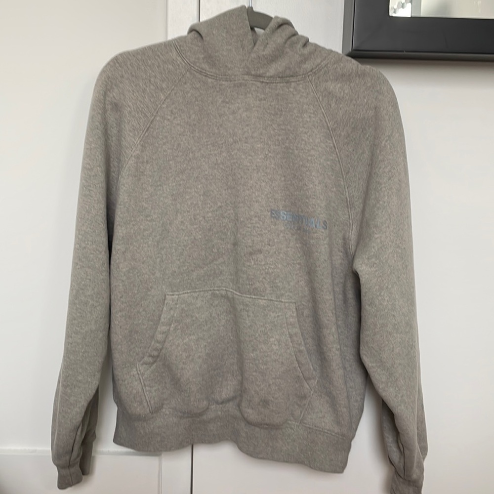 ESSENTIAL HOODIE GREY